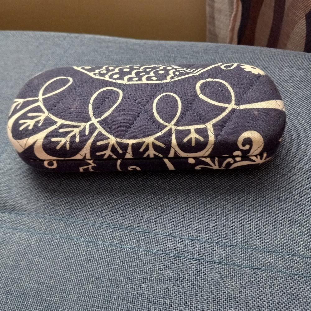 Vera Bradley Clam Shell Eyeglass case, blue/white floral